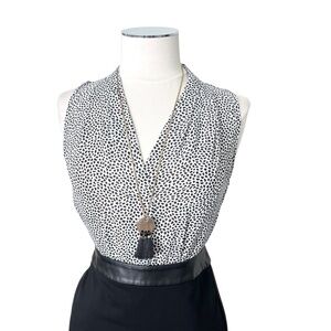 VINCE CAMUTO Abstract Dotted Print V-Neck Sleeveless Blouse Black White Sz XS